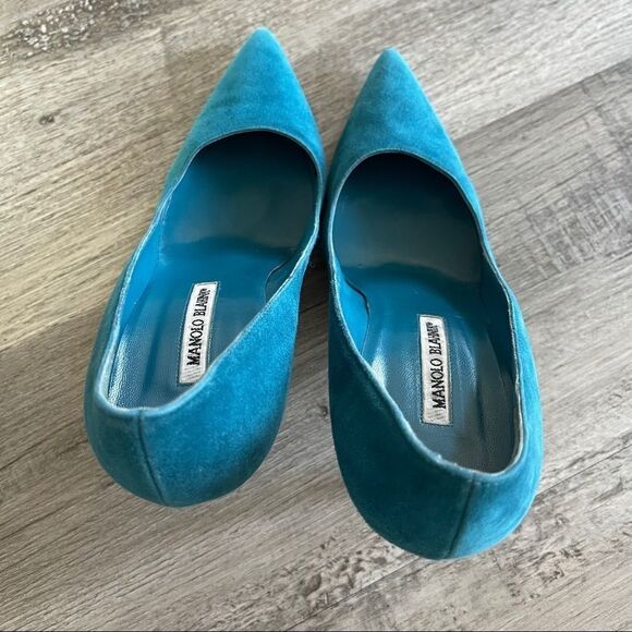 Manolo Blahnik BB Suede Pump - Picture 3 of 8